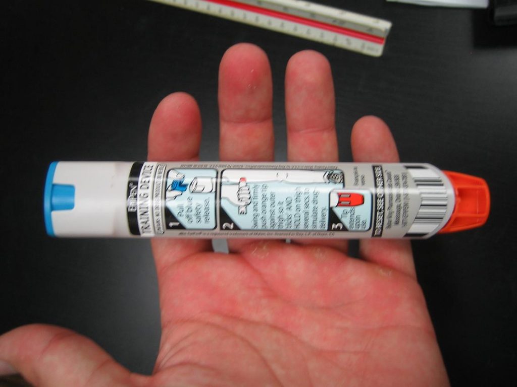 Epipen how to administer